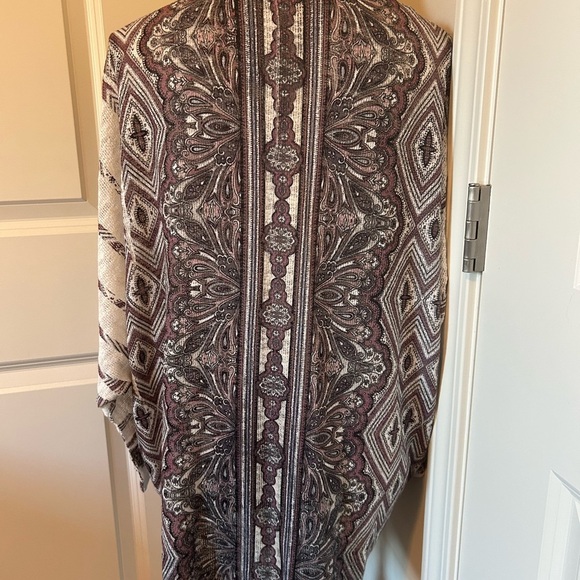 Beautiful BoHo deisgn long open cardigan - Picture 2 of 3